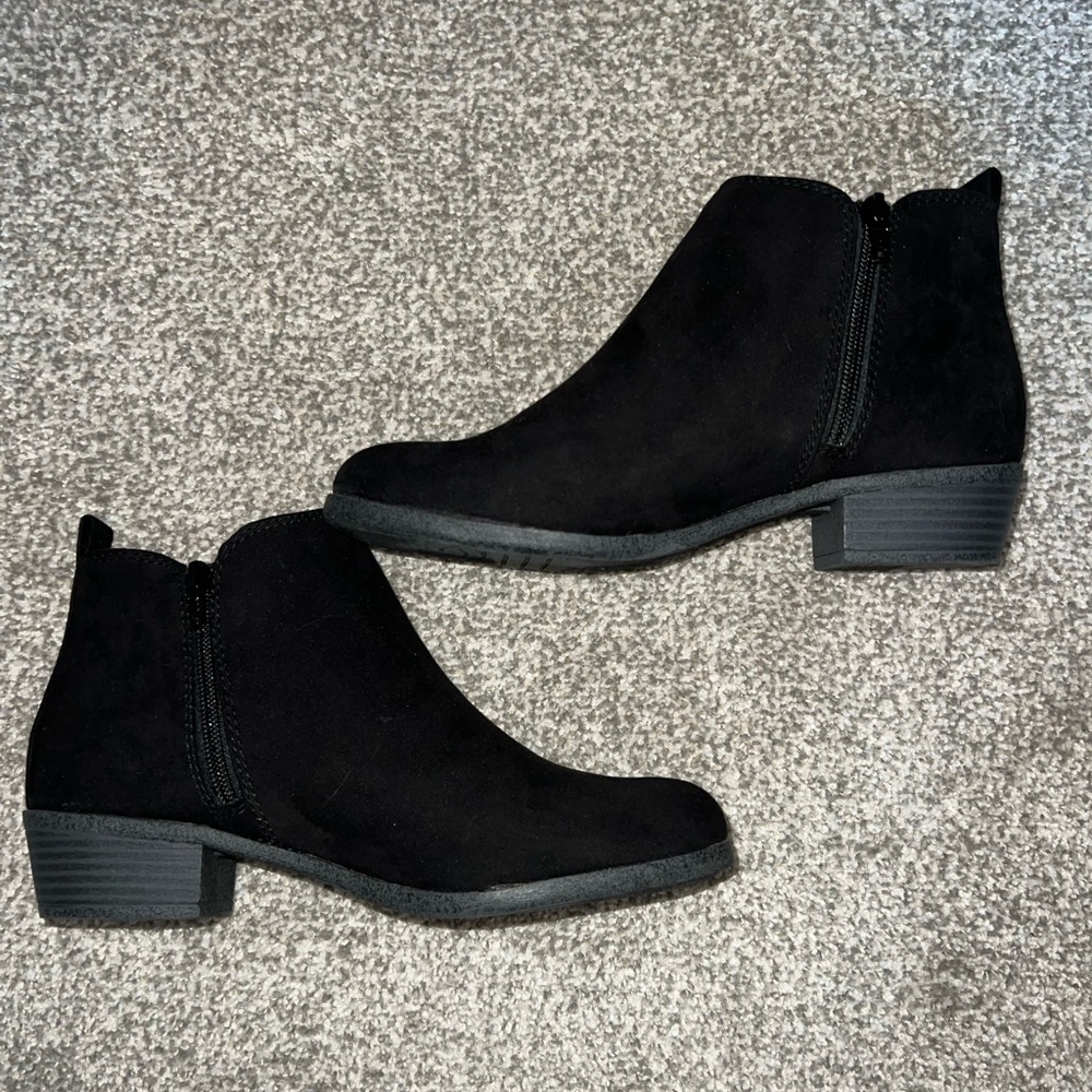 SO Brand Women’s Short Black Boots